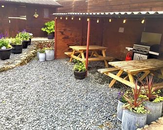 Torrent Walk Bunkhouse - Dolgellau - Patio