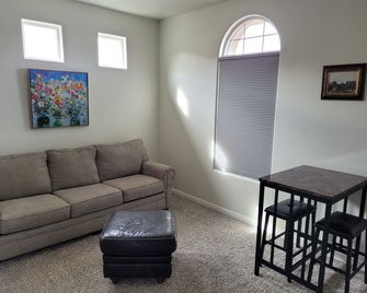 Casita Near Zion - Hurricane - Living room