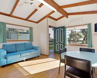 Bellarine Bayside Holiday Parks - Queenscliff - Living room