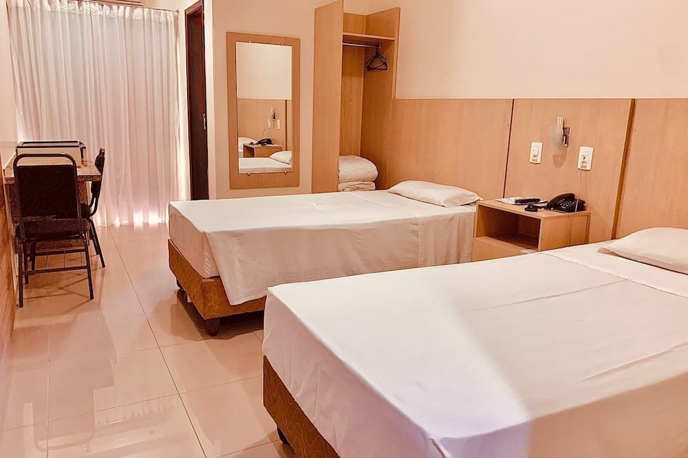 Victoria Plaza Hotel - פלמס - חדר שינה