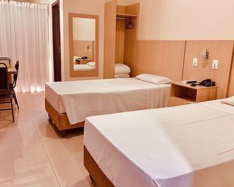 Victoria Plaza Hotel - פלמס - חדר שינה