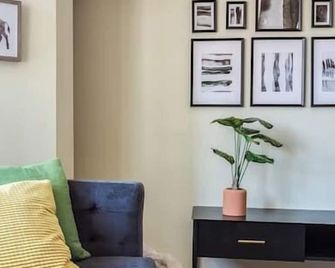 Beautifully Remodeled Third Floor Flat in River North - 3N - Chicago - Room amenity
