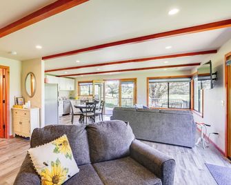 Julian Cottage Stay w/ Near Wildlife & Wineries - Julian - Wohnzimmer