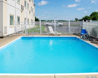 Motel 6-Seymour, in - North - Seymour - Басейн