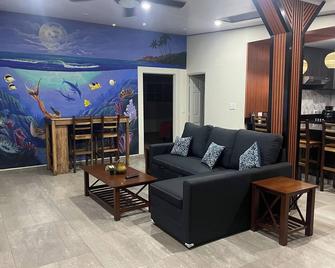 Beautiful Beach House Right In Front Of The Ocean! - San Luis Talpa - Stue