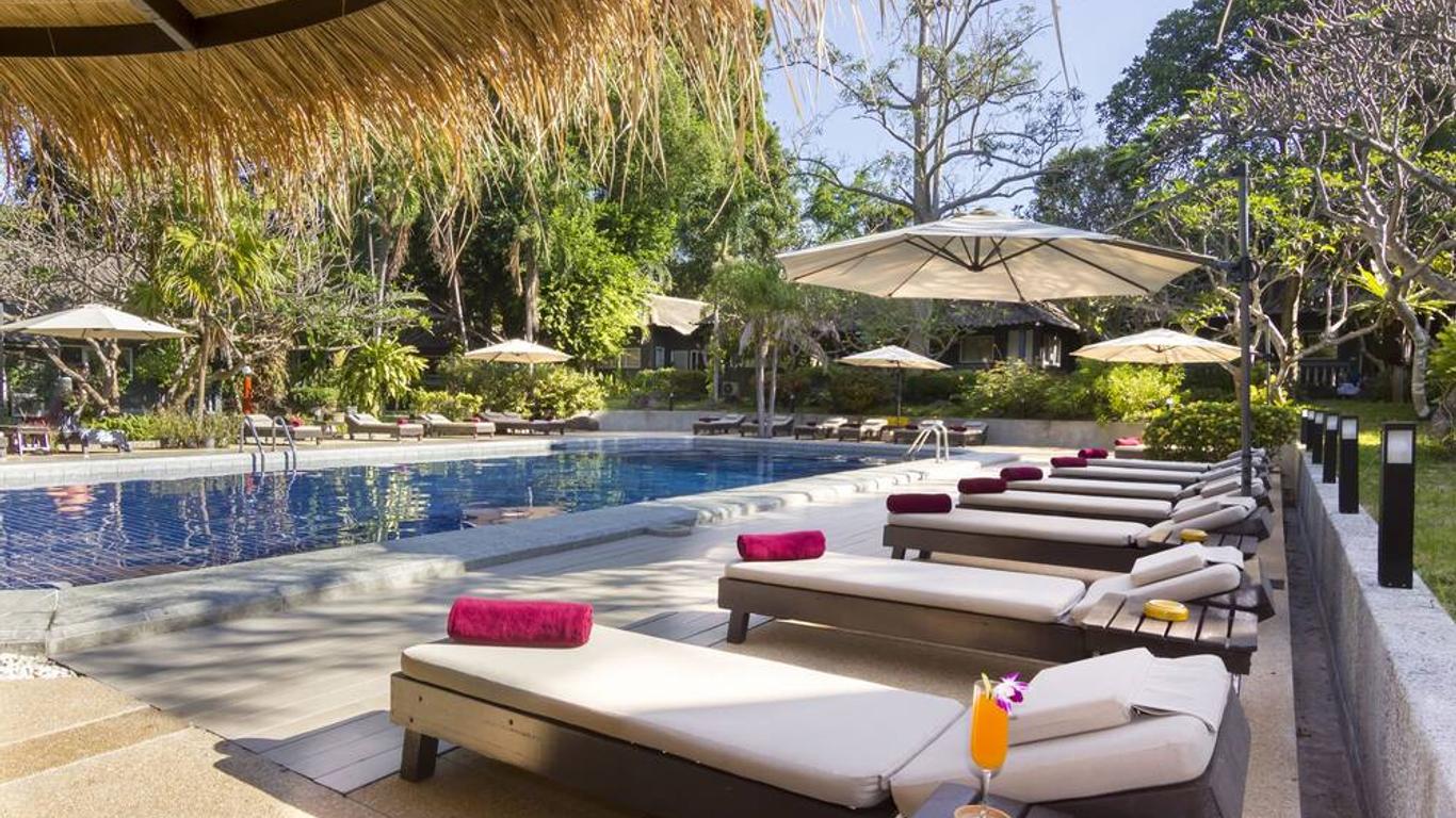 Let's Hyde Pattaya Resort & Villas - Pool Cabanas