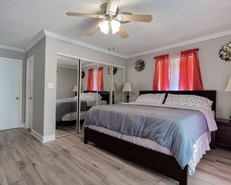 Hidden Gem! Spacious 4br/2b Home W/ Pool And Garage - Lauderhill - Habitación