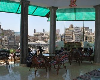 Cecilia Hostel - Kairo - Balkon