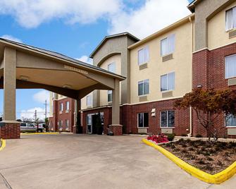 Comfort Inn & Suites Fredericksburg - Fredericksburg - Rakennus