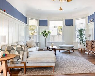 Stunning BRAND NEW renovated 3-bedroom Victorian townhome in vibrant Noe valley - San Francisco - Living room