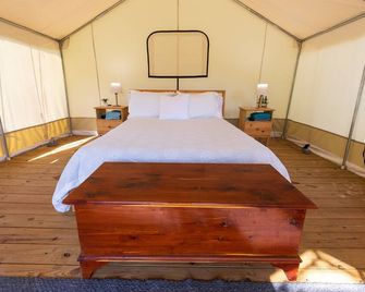 Cozy Forest Retreat Snug Glamping by the Fire Pit - Coldspring - Chambre