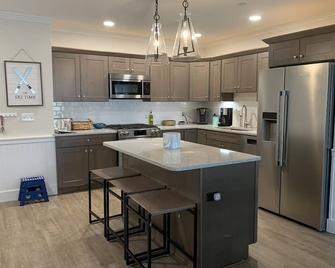 3 Bedroom Slope-side Condo at Cranmore Mountain. Minutes to Storyland! - North Conway - Køkken