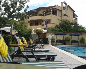 Hotel Flowers - Montecatini Terme - Pool