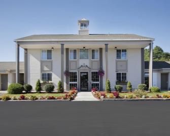 Americas Best Value Inn Albany East Greenbush - East Greenbush - Building