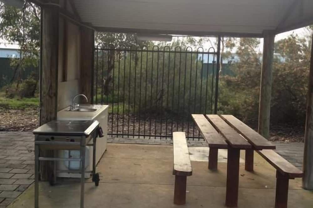 Parndana Hotel Cabins