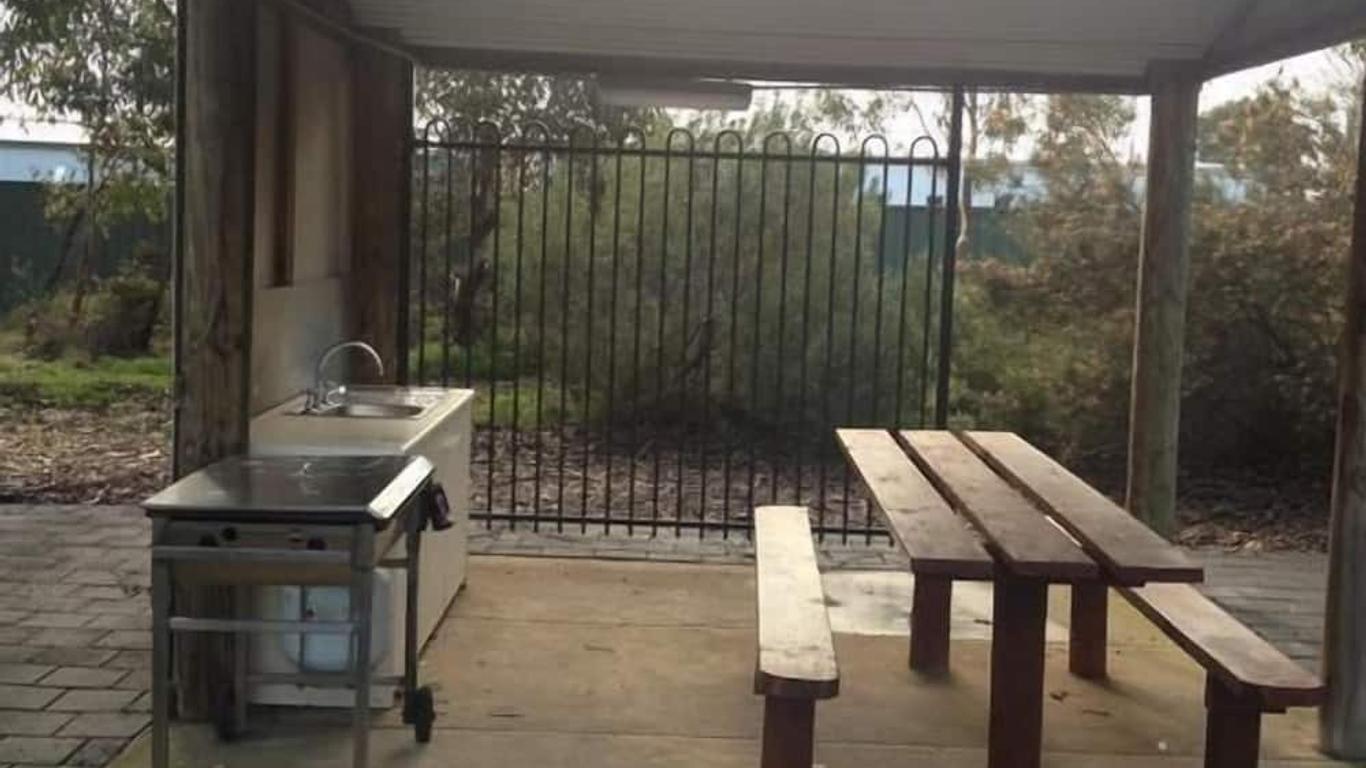 Parndana Hotel Cabins