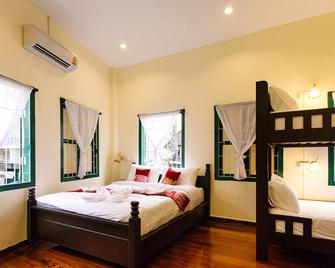 Srisomboon Hostel - Trang - Ložnice