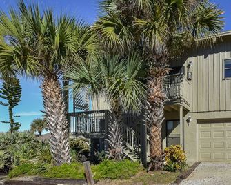 Beach Daze Townhome at Sea Dunes Green Turtle B5 ~ Ocean View next to Pool - New Smyrna Beach
