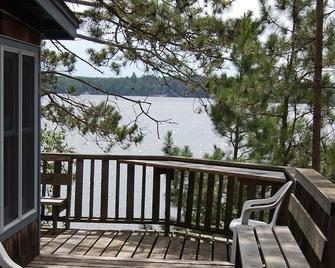 Comfy Lake Vermilion Cabin-- Pet-friendly, 3 Bedrooms - Tower - Balcony