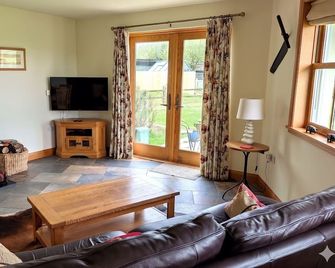 Pylewell Annex - Dog-Friendly Stay near Rhossili Bay, Gower - Burry Port - Huiskamer