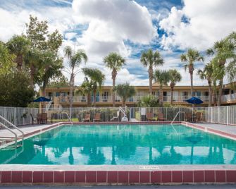 Econo Lodge Daytona Beach - Speedway - Daytona Beach - Pool