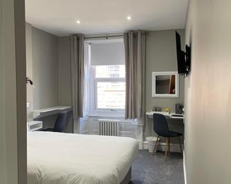 Airlie Arms Hotel - Kirriemuir - Slaapkamer
