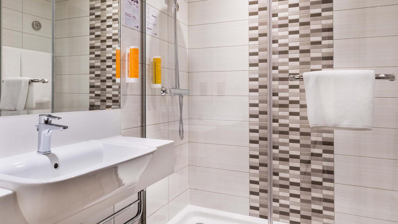 Premier Inn Dubai Ibn Battuta Mall