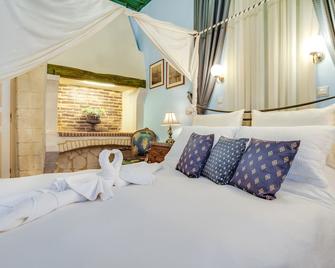 Casa Leone Hotel - Chania - Bedroom