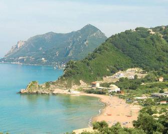 Charming Studio Apartments with Swimming Pool near Pelekas Beach - Pelekas - Edificio