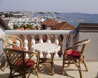 Apartments Puntamika - Zara - Balcone