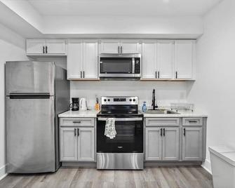 Stylish Nw DC Unit With Balcony & In-House Services - Chillum - Kitchen