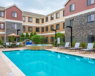 Pool & Hot Tub. Near Centerpoint Medical Center! - Independence - Pool
