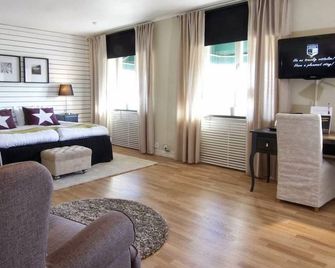 Hotell Tinget - Sala - Bedroom