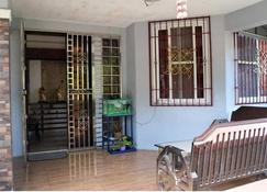 4 bedroom house 15 minutes drive to Villa Escudero - Tiaong - Patio