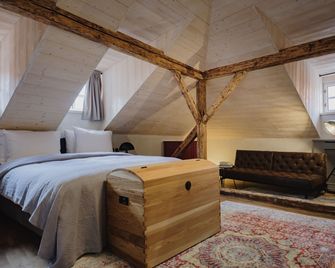 موناستيري جاردن بيسترو آند رومز - سسكي كروملوف - غرفة نوم