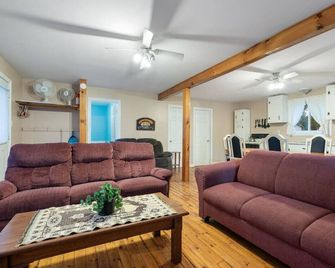 Beautiful Lake Views in Nature - Bailieboro - Living room