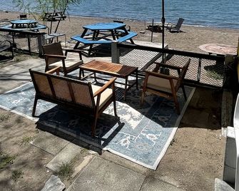 Waterfront Tiny House Ideal for a Relaxing Escape in Ontario - Leamington - Innenhof