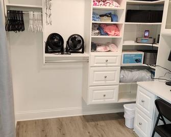 Tewksbury MA 5 night minimum stay 4 beds, 2.5 baths, quiet neighborhood, - Tewksbury - Room amenity