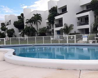 Beach Condo in Paradise - Key Colony Beach - Pool