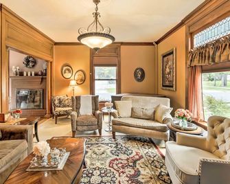 Dog-Friendly Home with Balcony and Yard in Surgeon Bay - Sturgeon Bay - Sala de estar