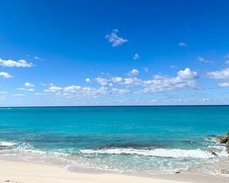 Paradise Found! Cozy 2-bedroom condo with AC and WiFi in fabulous Bimini Bay - Bailey Town - Beach
