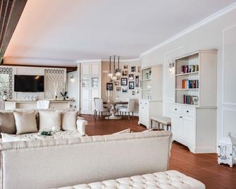Madrigale Panoramic Lifestyle & Soulful Hotel - Costermano