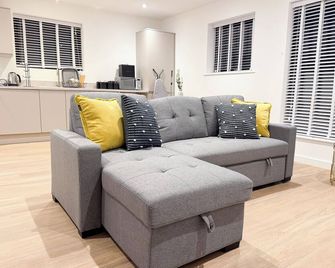 The Old Bank Apartments - Free Parking & Wifi - Contractor Friendly - St. Neots - Wohnzimmer