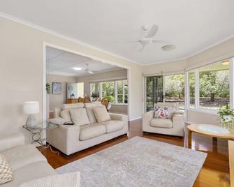 Kooringal Cottage - Home By The Sea - Woorim - Soggiorno