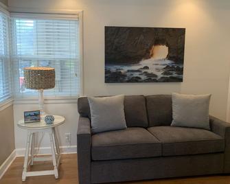 You are in the Heart of the Capitola Village! 16-092 - Capitola - Living room