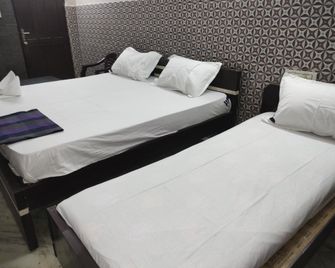 Karthikeya Residency - Kakinada - Slaapkamer