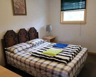 Simcoe Georgina Family Cottage Winter-Summer Rent 1hr from Toronto - Georgina - Bedroom