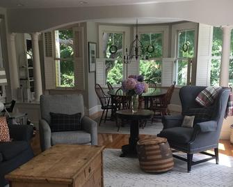 Signature Luxury Hingham Victorian - salt water pool & spa - family friendly - Hingham