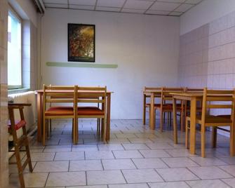 Backpackers Inn - Rostock - Dining room