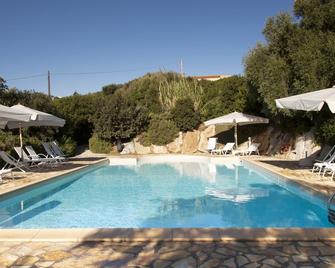 Il Podere Di Monte Sixeri - Residenze di Campagna - Alghero - Piscina